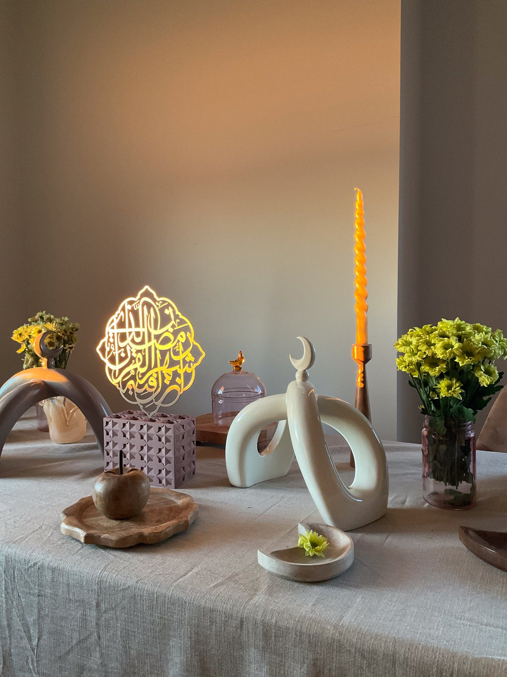 Crescent Knot Sculpture: Cream