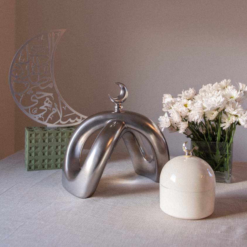 Crescent Knot Sculpture: Chrome